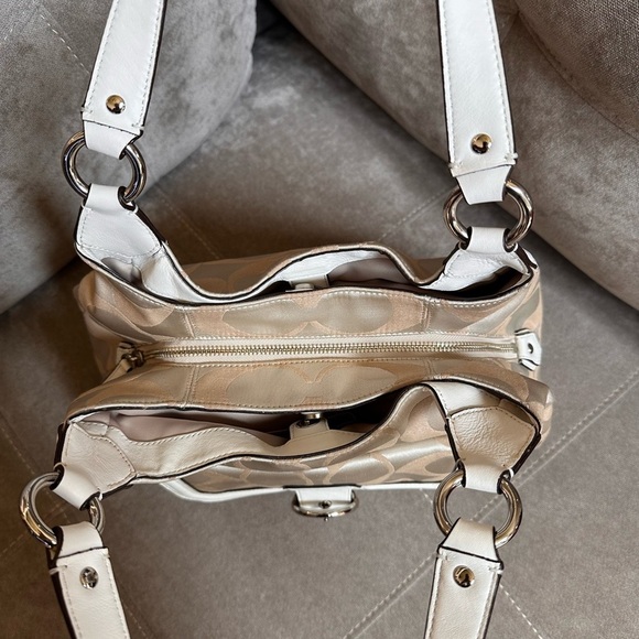 Coach Cream Shoulder Bag - Picture 8 of 16